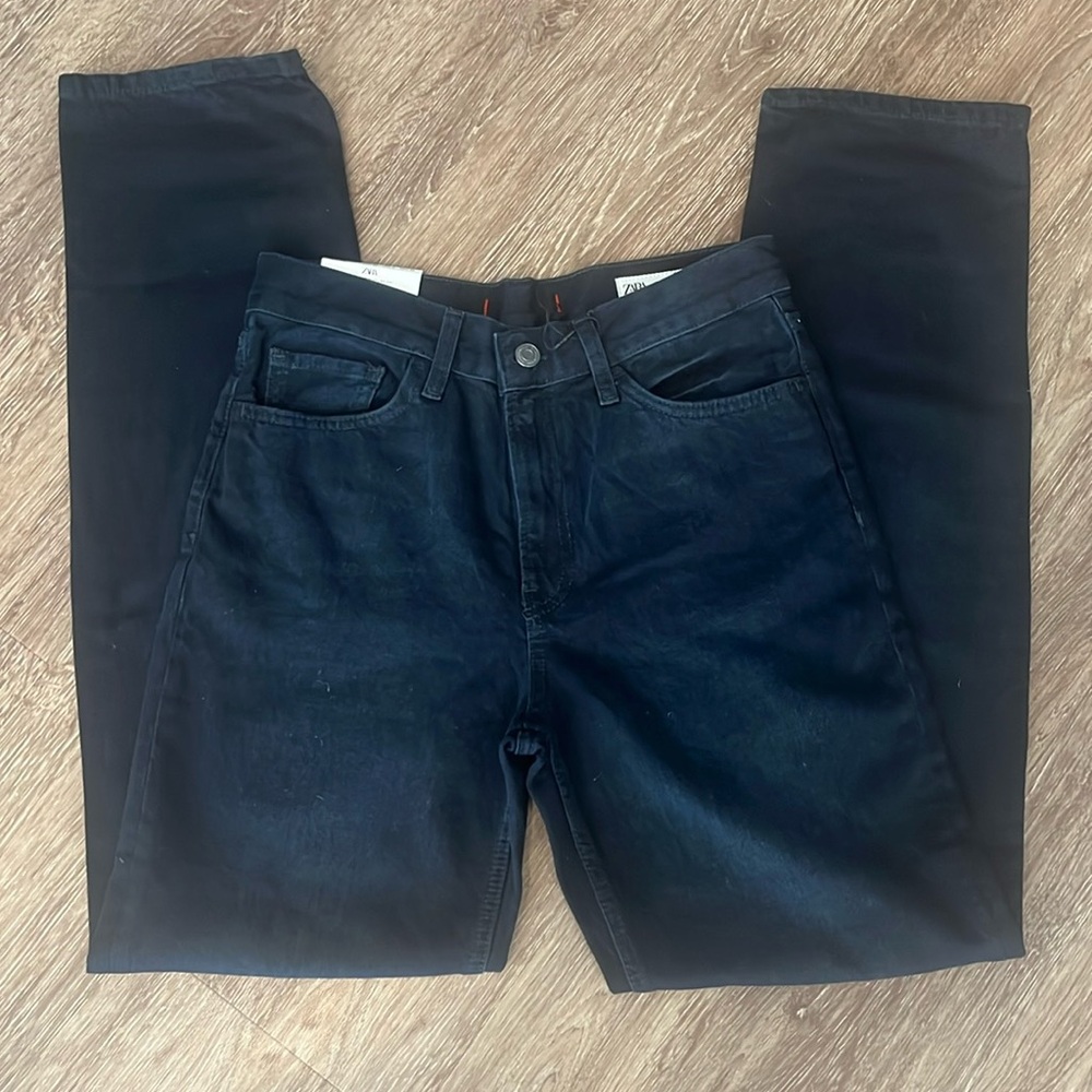 Zara Women’s Mid Rise Relaxed‎ Fit Straight Leg Indigo Black Jeans size 2 US New